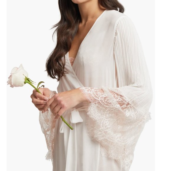 NWT RYA COLLECTION ANNIVERSARY ROBE - Picture 2 of 4